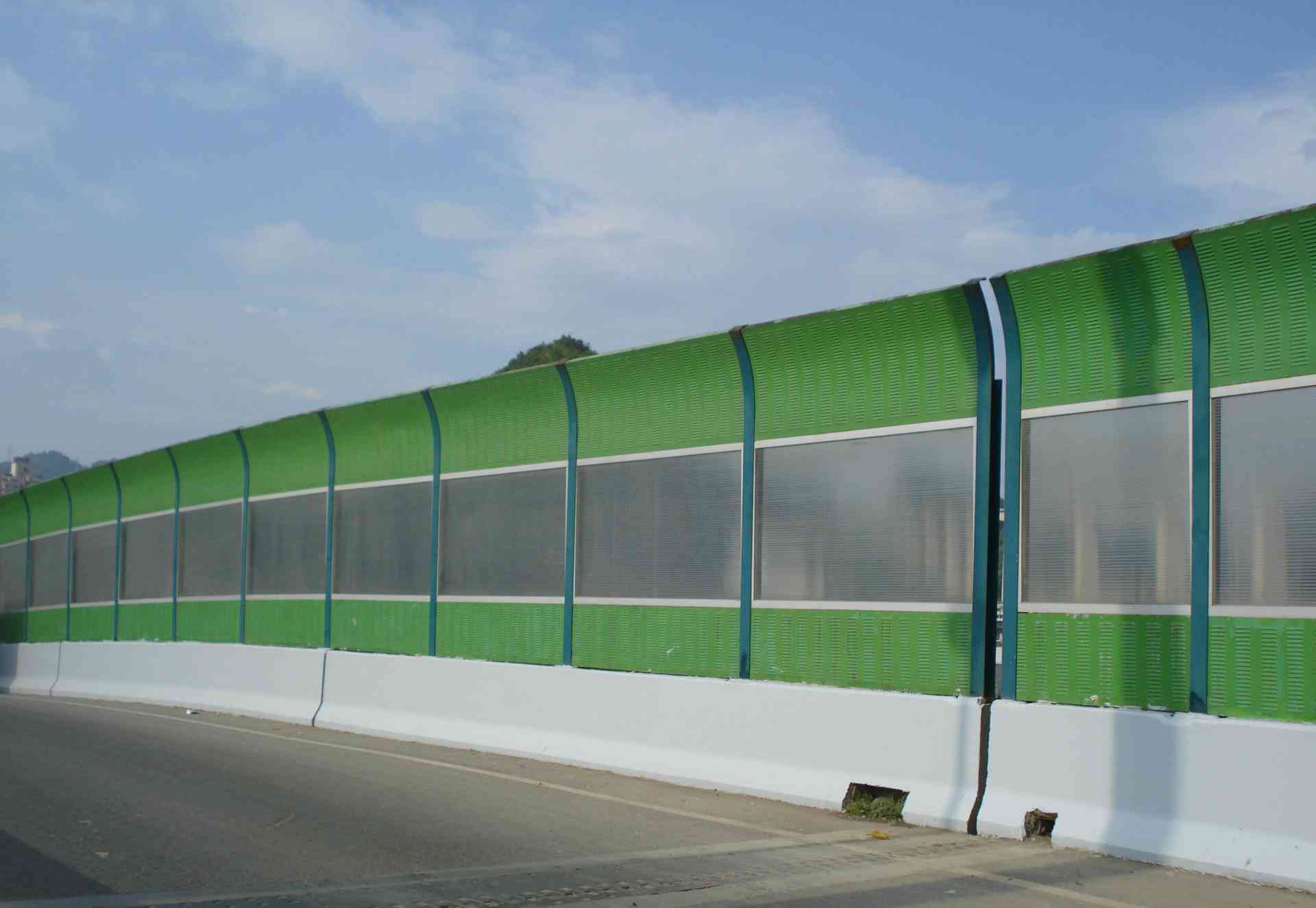 <a href=http://m.yzjhd.com/news_article?news_id=139>公路聲屏障</a>